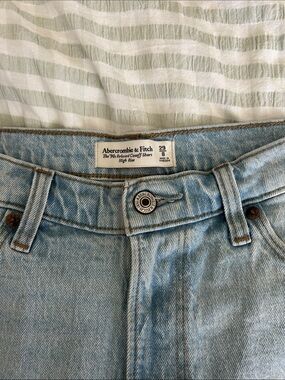 Abercrombie 90s Relaxed Cutoff High Rise Shorts